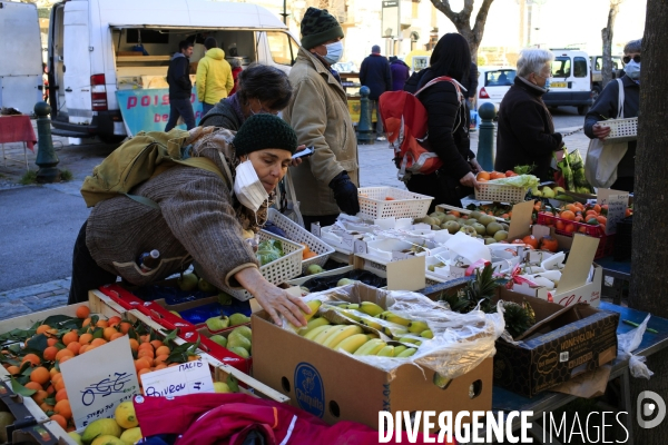 Tende le 25/11/2020 Marche de Tende . Premier marché d envergure depuis la tempete, un poissonier, un fromager , un grand maraicher entre autre etaient presents. L ouverture de la piste provisoire reliant Fontan à Tende a permis aux vehicules d acceder