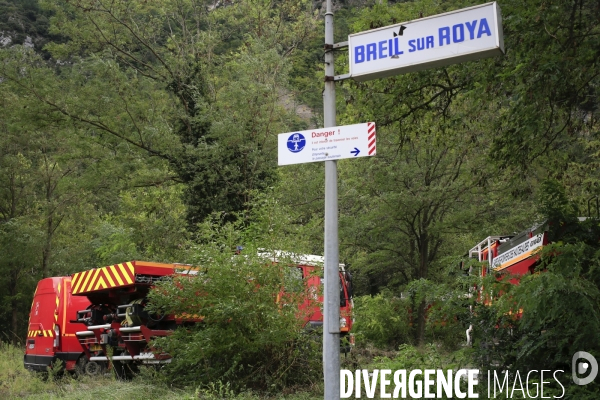 Breil sur Roya le 04/10/2020 Sur le parking de la gare des pompiers attendent des instructions