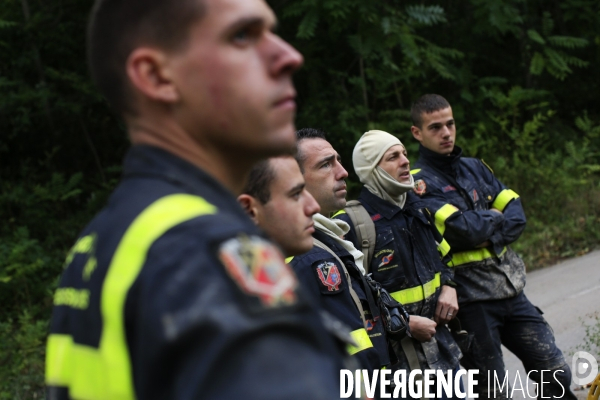 Fontan  le 07/10/2020 des sapeurs sauveteurs de la securité civile s appretent à partir dans la vallée du Cairros.