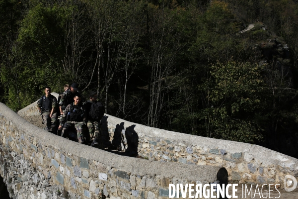 Tende le 08/10/2020 Des gendarmes sur un quad sont transporte entre le village de Tende et Saint Dalmas