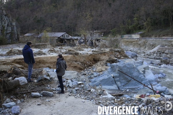 Tende le 23/11/2020 Luc Fioretti et Fanny Denis pres du lit du fleuve Roya  entre Saint Dalmas et Tende