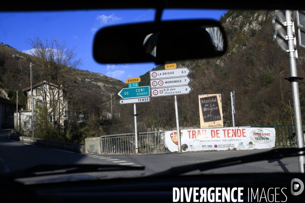 Tende le 23/11/2020 Bifurcation avec la ville de La Brigue et Cuneo en Italie. L acces au tunnel de Tende est condamnée pour plusieurs  années. Pour se rendre en Italie il faut emprunter une piste culminant à plus de 1900 metres d altitude inaccessible