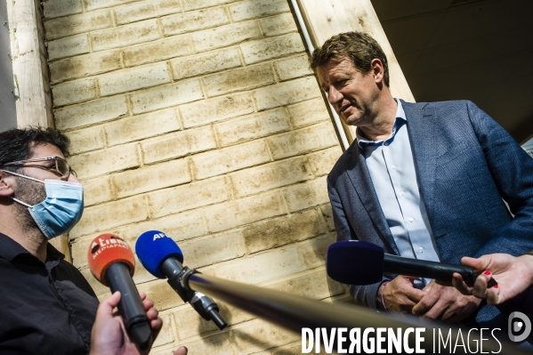 Yannick Jadot visite Cycle terre à Sevran.