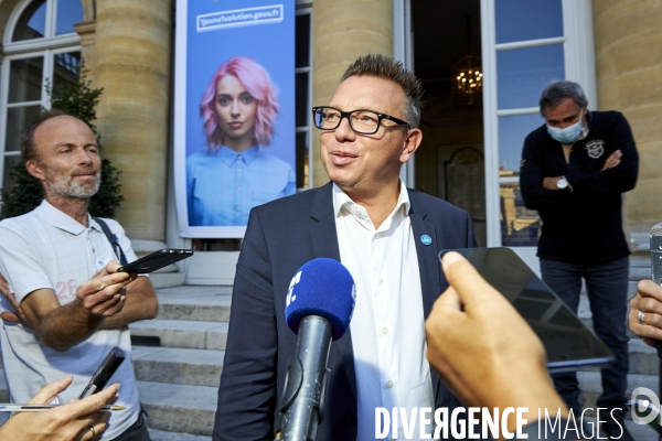 Elisabeth Borne et les partenaires sociaux sur l agenda social