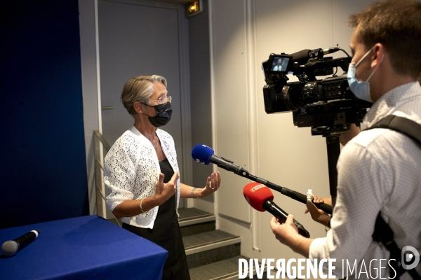 Elisabeth Borne et les partenaires sociaux sur l agenda social