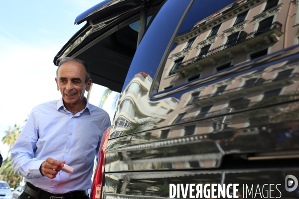 Nice le 18/09/2021 Eric Zemmour en visite à Nice et de ses lecteurs. Eric Zemmour devant son hotel le Westminster.