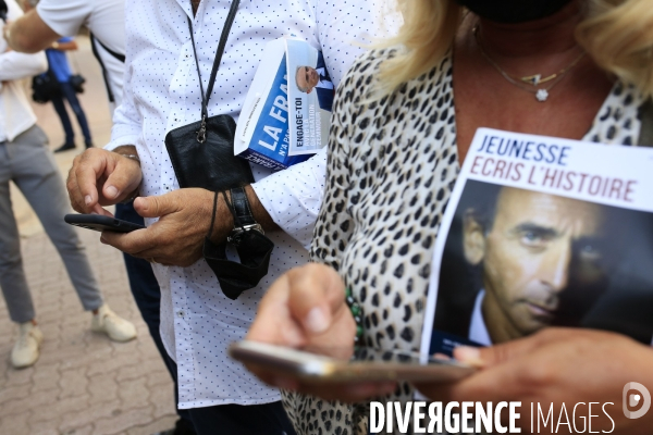 Nice le 18/09/2021 Eric Zemmour en visite à Nice et de ses lecteurs. Devant le palais des Congrés une file d attente de lecteurs de Zemmour pour assister à sa conference. 1200 personnes etaient presentes dans la salle.