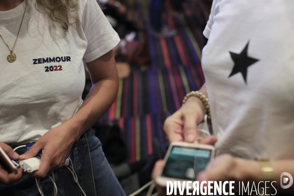 Nice le 18/09/2021 Eric Zemmour en visite à Nice et de ses lecteurs. des lecteurs durant l intervention de Zemmour au palais des Congres.