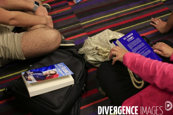Nice le 18/09/2021 Eric Zemmour en visite à Nice et de ses lecteurs. des lecteurs d Eric Zemmour venus assister à sa prise de parole et de la dedidace de son livre au palais des congres de Nice
