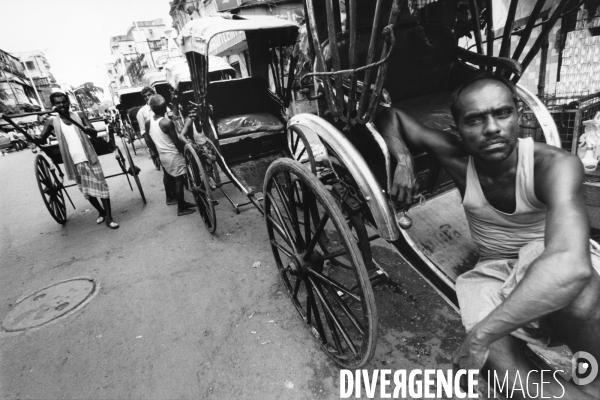 Les « hommes chevaux » de Calcutta, derniers rickshaws humains de la planète