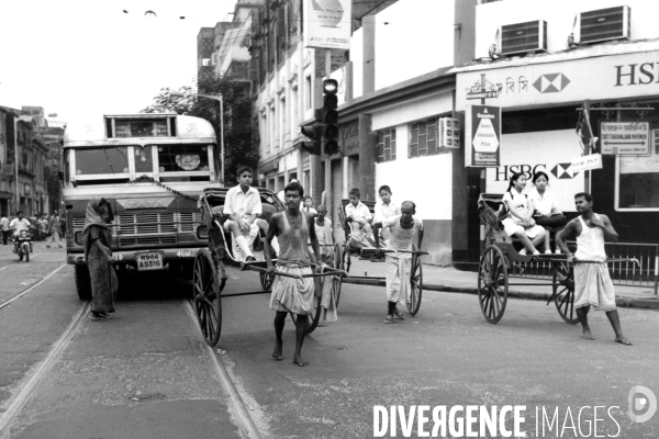 Les « hommes chevaux » de Calcutta, derniers rickshaws humains de la planète