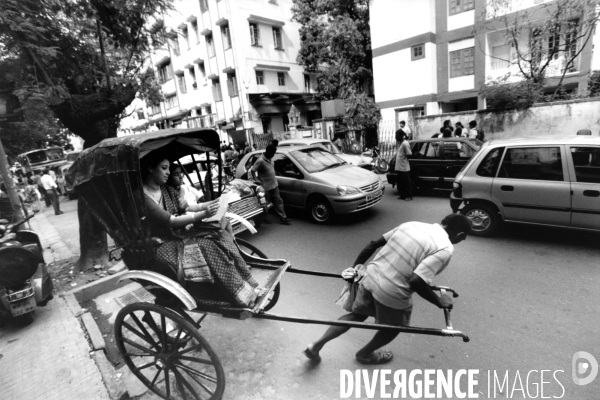 Les « hommes chevaux » de Calcutta, derniers rickshaws humains de la planète