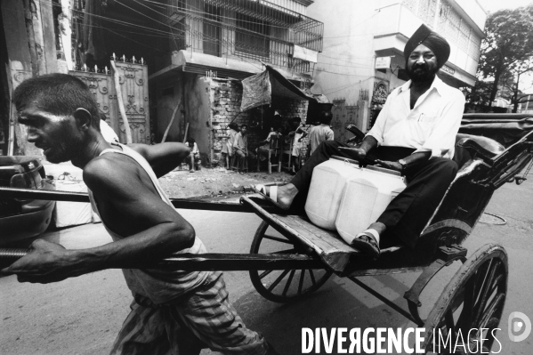 Les « hommes chevaux » de Calcutta, derniers rickshaws humains de la planète