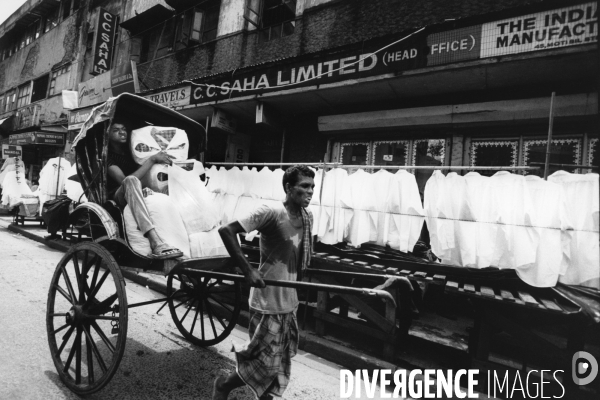 Les « hommes chevaux » de Calcutta, derniers rickshaws humains de la planète