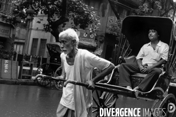 Les « hommes chevaux » de Calcutta, derniers rickshaws humains de la planète