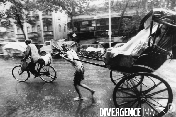 Les « hommes chevaux » de Calcutta, derniers rickshaws humains de la planète