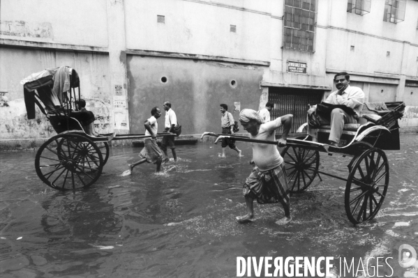 Les « hommes chevaux » de Calcutta, derniers rickshaws humains de la planète