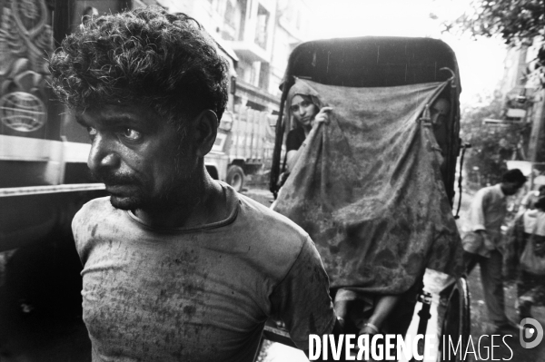 Les « hommes chevaux » de Calcutta, derniers rickshaws humains de la planète
