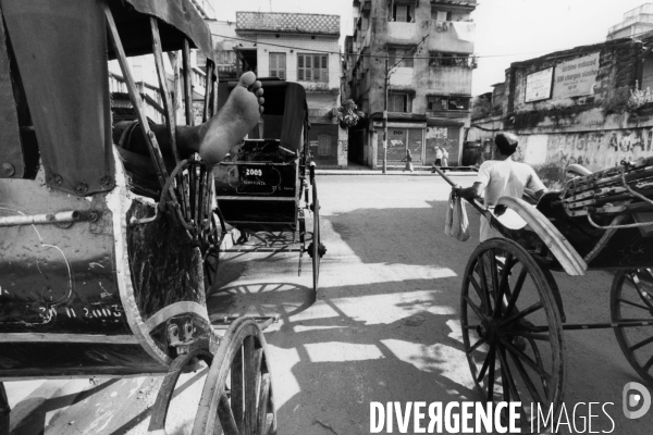 Les « hommes chevaux » de Calcutta, derniers rickshaws humains de la planète