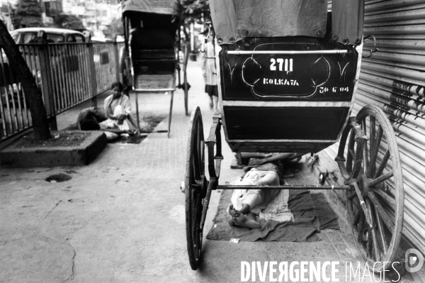 Les « hommes chevaux » de Calcutta, derniers rickshaws humains de la planète