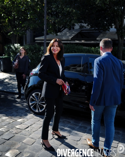 Anne hidalgo inaugure la place Juliette gréco