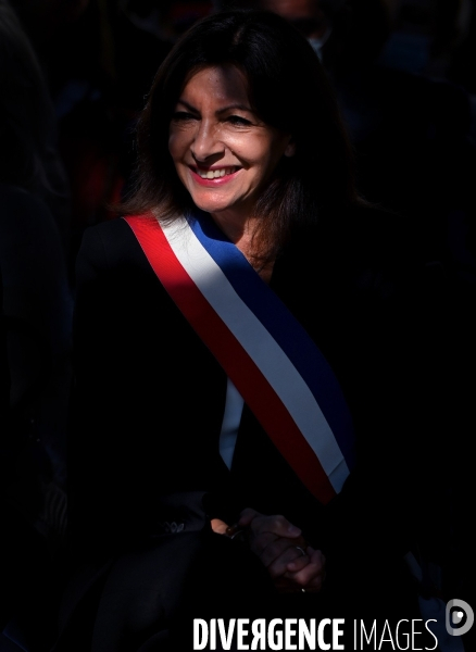 Anne hidalgo inaugure la place Juliette gréco