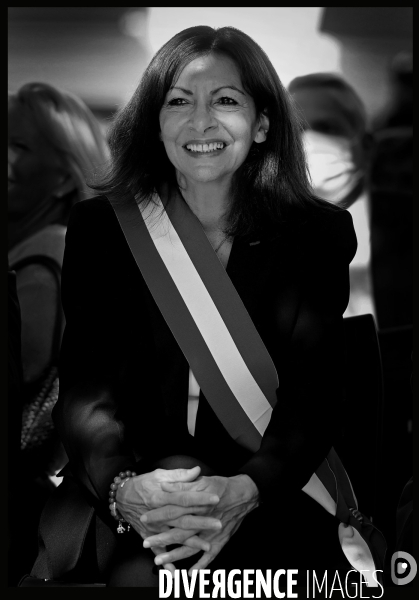 Anne hidalgo inaugure la place Juliette gréco