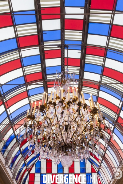 Pavoisé , une oeuvre de Daniel BUREN à l Elysée.