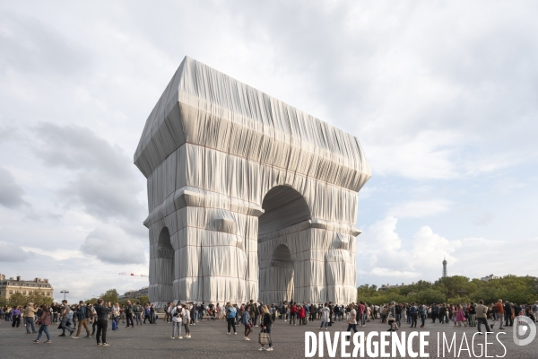 Christo et Jeanne-Claude : L Arc de triomphe empaqueté