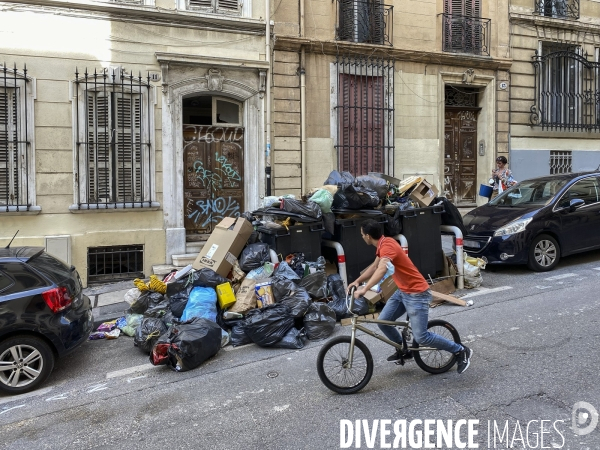 Poubelles la Ville  à Marseille, la nouvelle saison de la série.