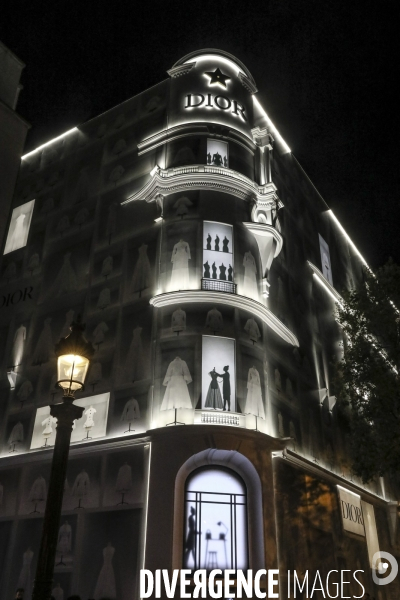 Boutique dior sur les champs elysees de nuit