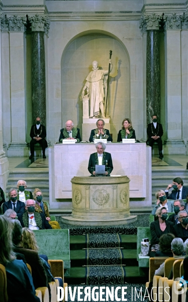 Séance d installation de Bernard Desmoulin à l  Académie des Beaux - Arts