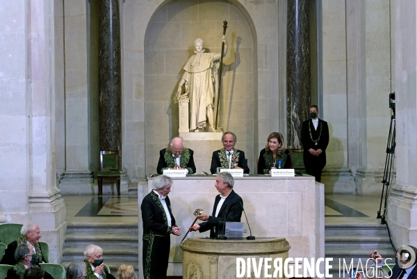 Séance d installation de Bernard Desmoulin à l  Académie des Beaux - Arts