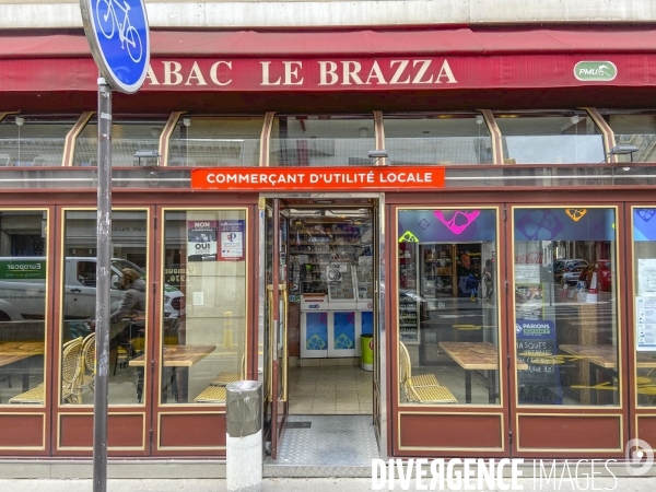 Commercant d utilite locale, cafe parisien