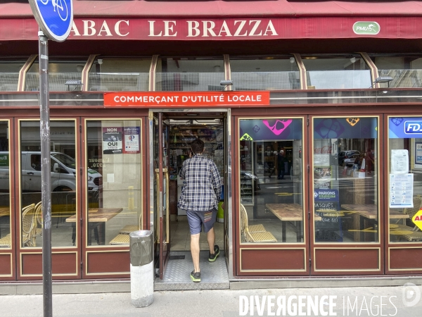 Commercant d utilite locale, cafe parisien