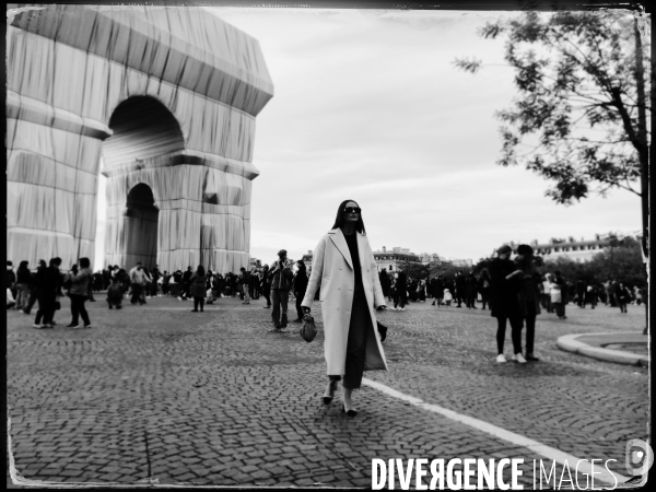 L Arc de Triomphe empaqueté par Christo