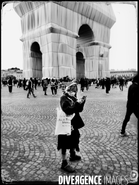 L Arc de Triomphe empaqueté par Christo