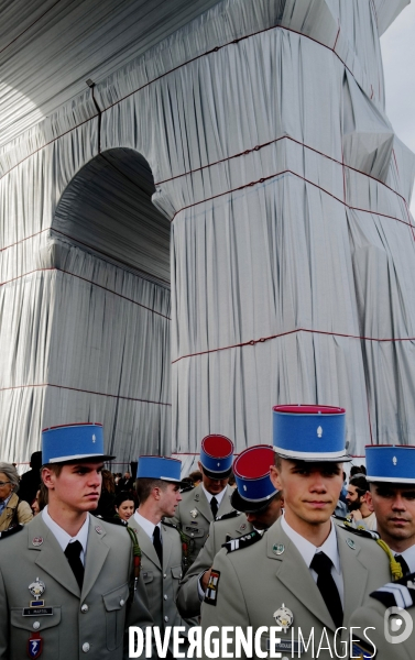 L Arc de Triomphe empaqueté par christo