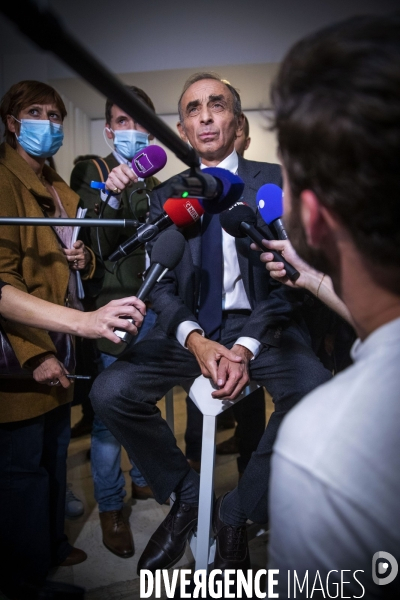 Eric ZEMMOUR signe son livre à Paris.