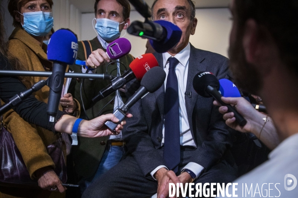 Eric ZEMMOUR signe son livre à Paris.