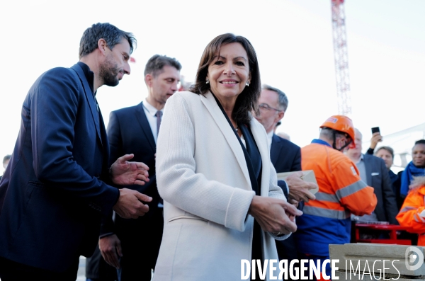 Anne Hidalgo pose la première pierre de l Arena