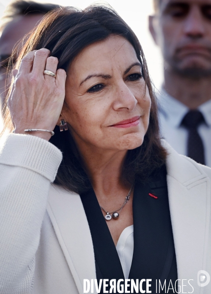 Anne Hidalgo pose la première pierre de l Arena