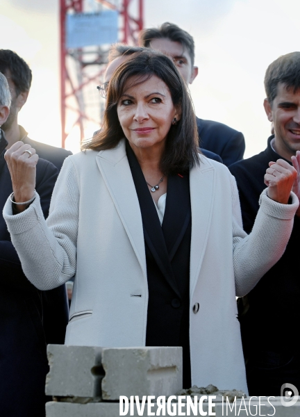 Anne Hidalgo pose la première pierre de l Arena