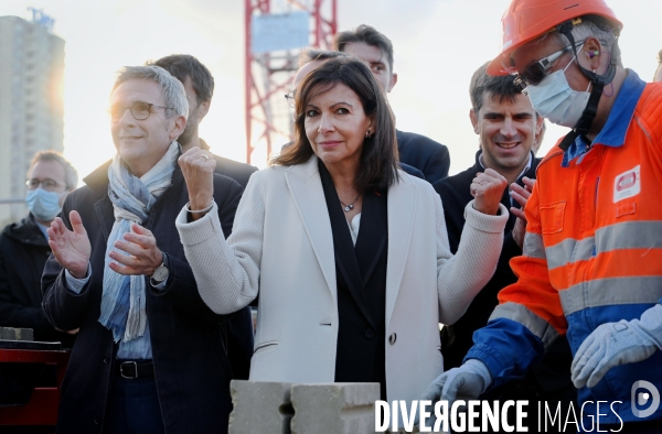 Anne Hidalgo pose la première pierre de l Arena