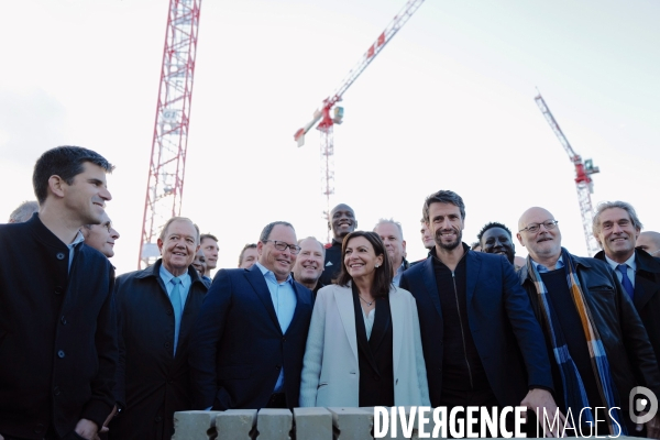 Anne Hidalgo pose la première pierre de l Arena