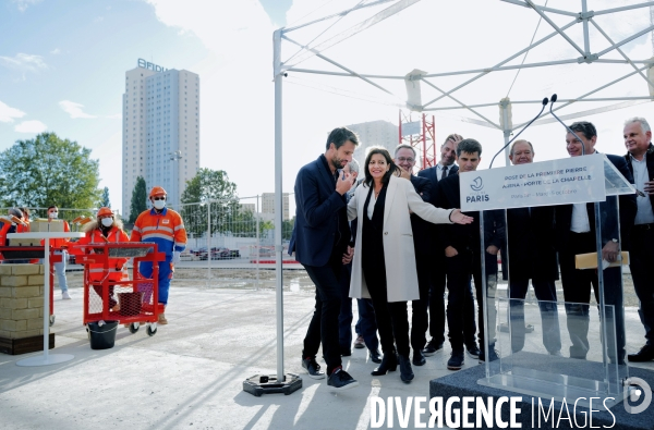 Anne Hidalgo pose la première pierre de l Arena