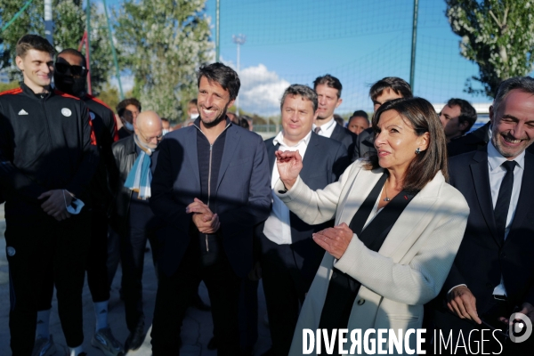 Anne Hidalgo pose la première pierre de l Arena