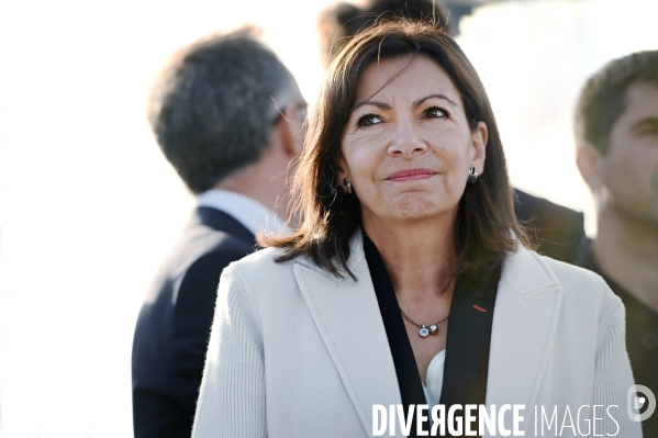 Anne Hidalgo pose la première pierre de l Arena