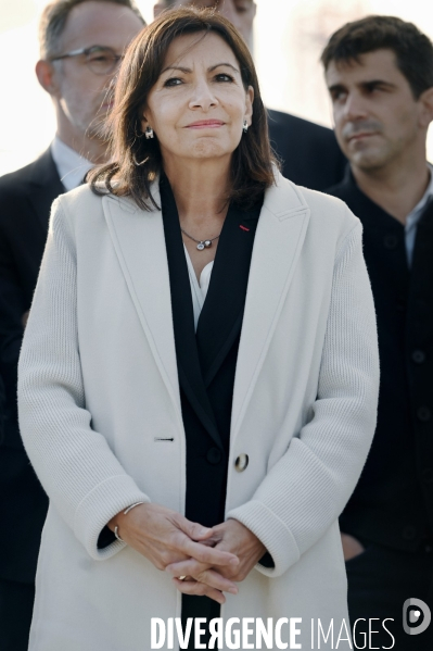 Anne Hidalgo pose la première pierre de l Arena