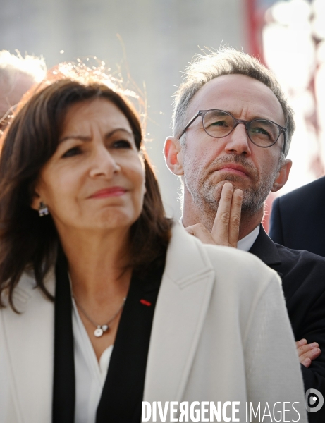 Anne Hidalgo pose la première pierre de l Arena